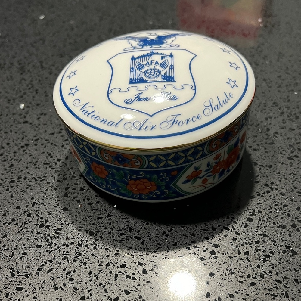National Air Force salute trinket box‎
